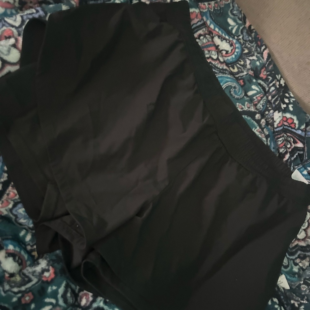 Black dsg athletic shorts size L